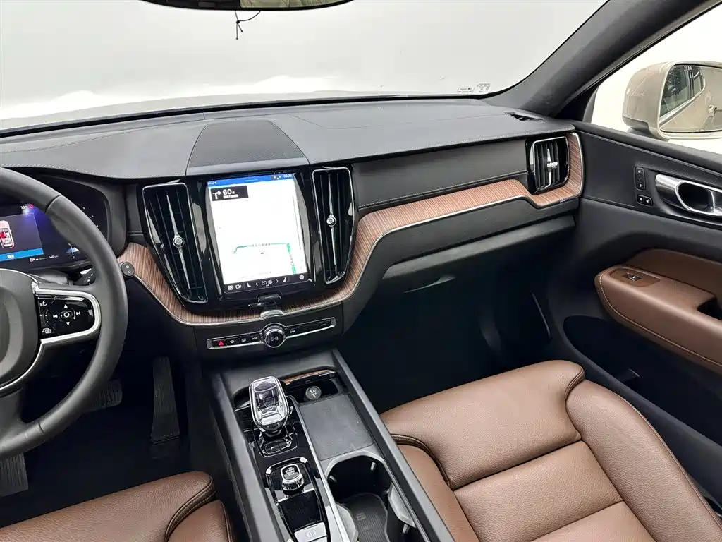 Volvo Volvo XC60 2025 B5 AWD Momentum Luxury Edition 2025 - thumbnail 14