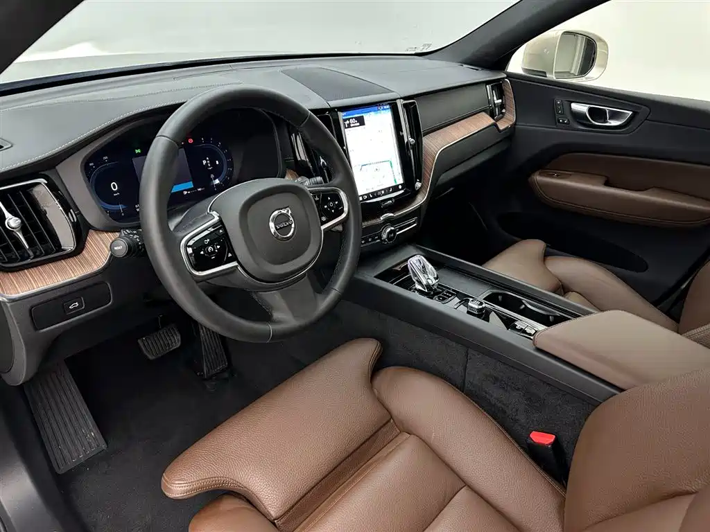 Volvo Volvo XC60 2025 B5 AWD Momentum Luxury Edition 2025 - thumbnail 15
