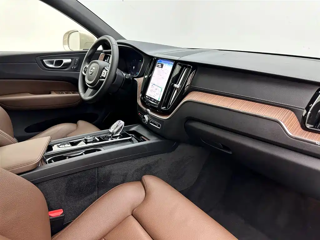 Volvo Volvo XC60 2025 B5 AWD Momentum Luxury Edition 2025 - thumbnail 17