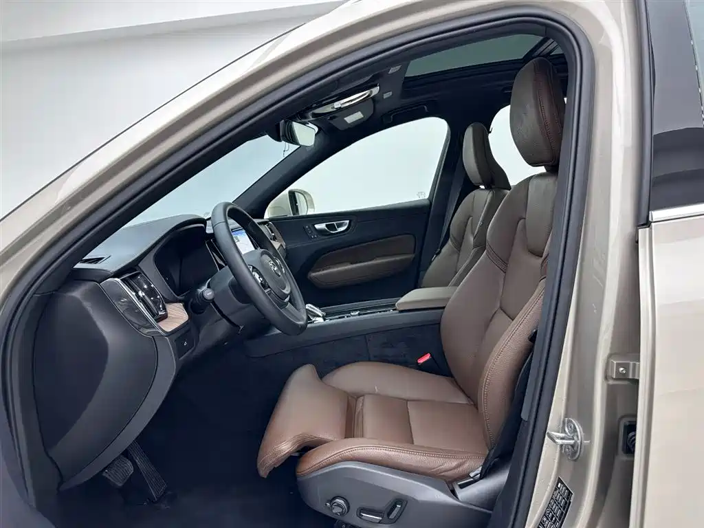 Volvo Volvo XC60 2025 B5 AWD Momentum Luxury Edition 2025 - thumbnail 18
