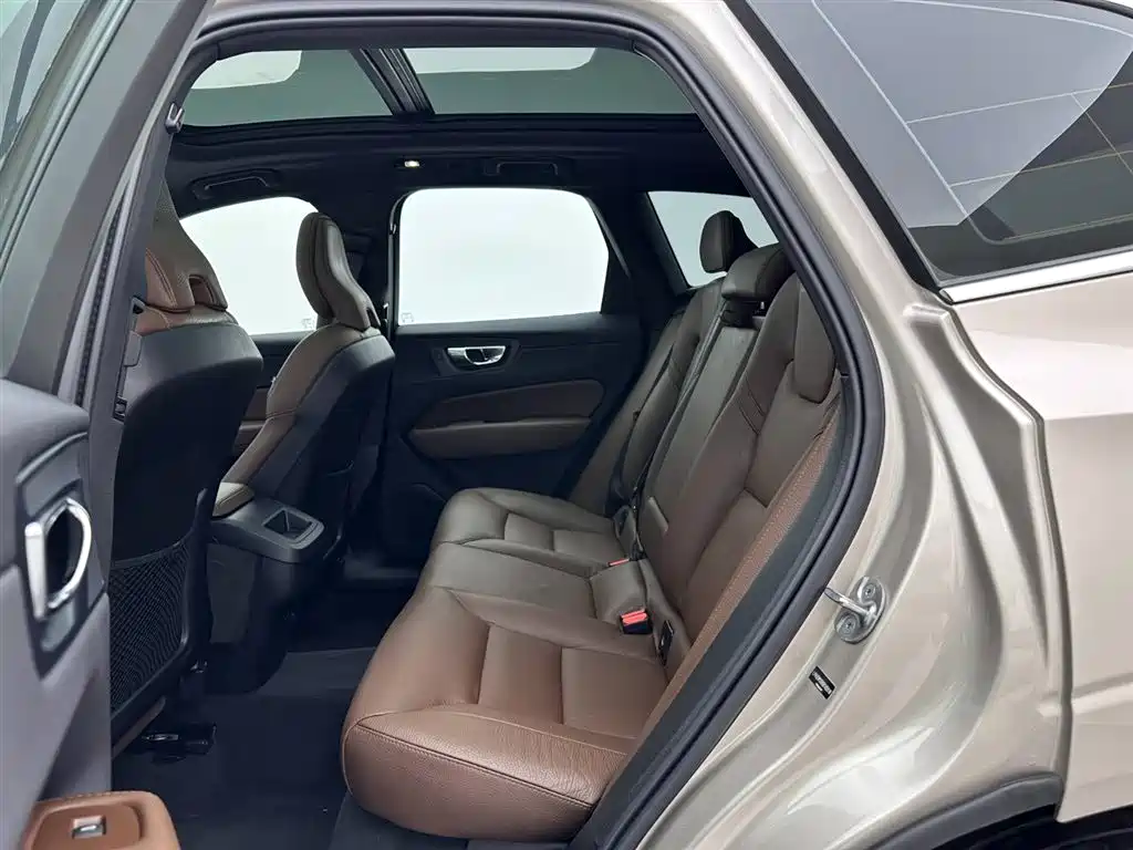 Volvo Volvo XC60 2025 B5 AWD Momentum Luxury Edition 2025 - thumbnail 19