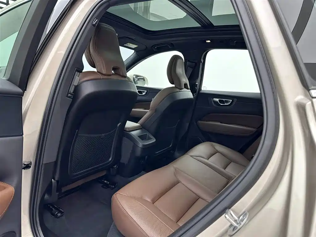 Volvo Volvo XC60 2025 B5 AWD Momentum Luxury Edition 2025 - thumbnail 20