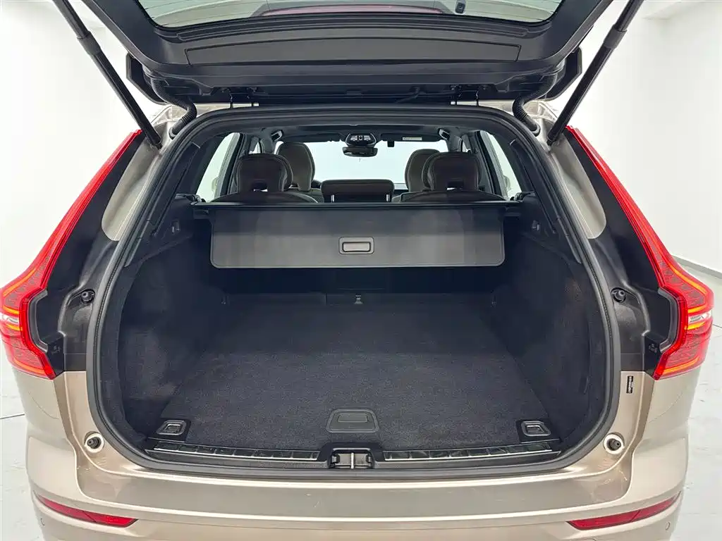 Volvo Volvo XC60 2025 B5 AWD Momentum Luxury Edition 2025 - thumbnail 25