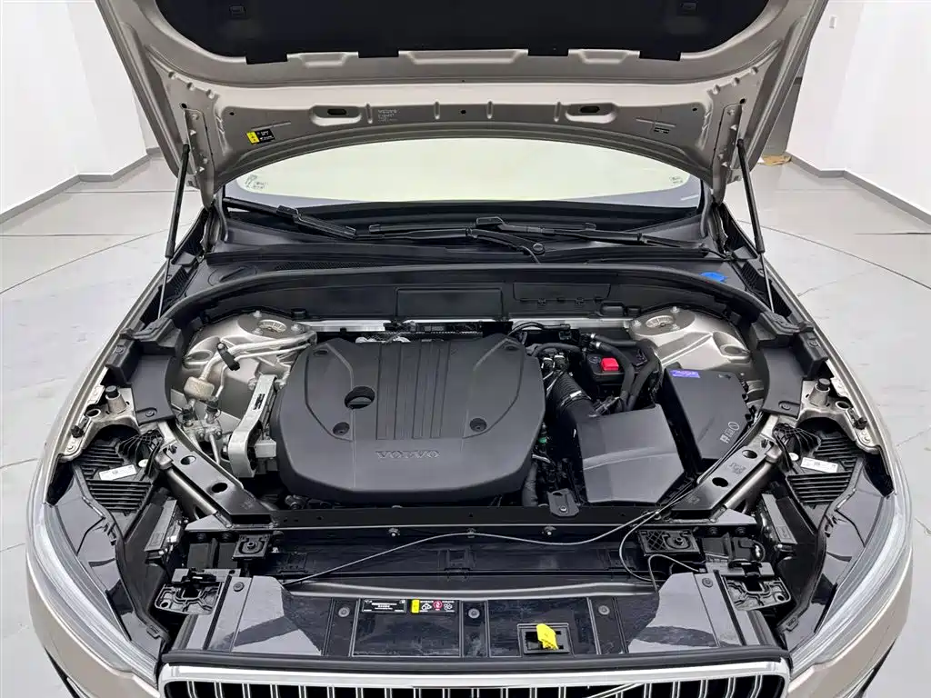 Volvo Volvo XC60 2025 B5 AWD Momentum Luxury Edition 2025 - thumbnail 26