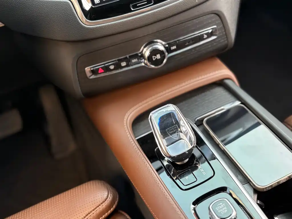 Volvo Volvo XC90 Plug-in Hybrid 2024 T8 Excellence 7-seater 2025 - thumbnail 12