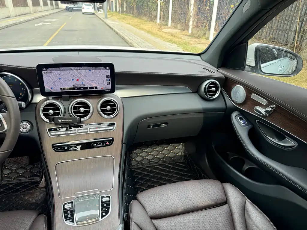 Mercedes-Benz Mercedes-Benz GLC 2021 GLC 300 L 4MATIC Sport Edition 2021 - thumbnail 18
