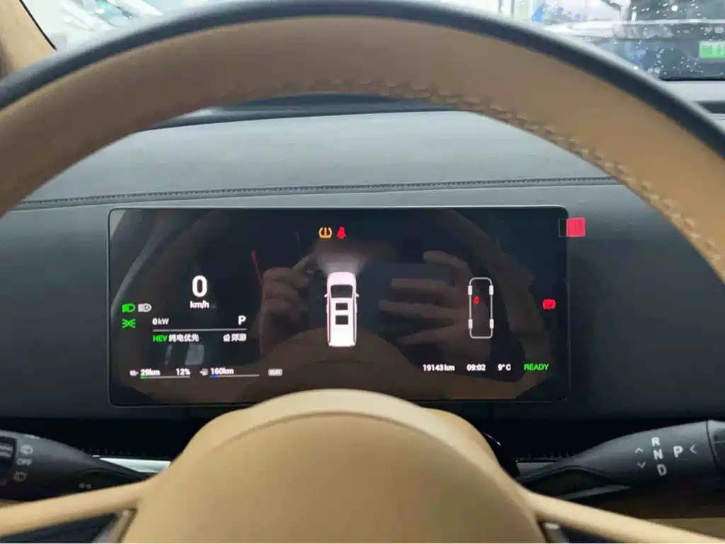 Lantu Automobile Lantu Dreamer 2025 PHEV AWD Flagship Kunpeng Edition 2024 - thumbnail 7