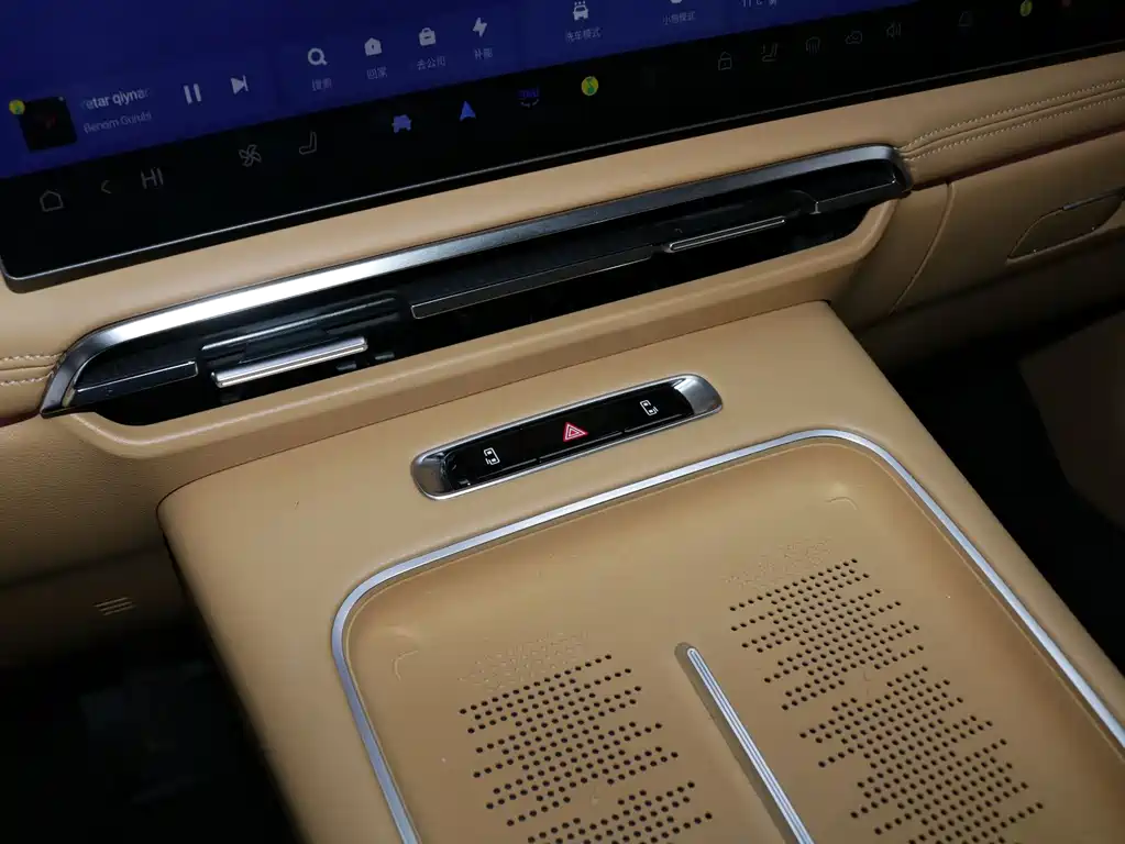 Lantu Automobile Lantu Dreamer 2025 PHEV AWD Flagship Kunpeng Edition 2024 - thumbnail 10