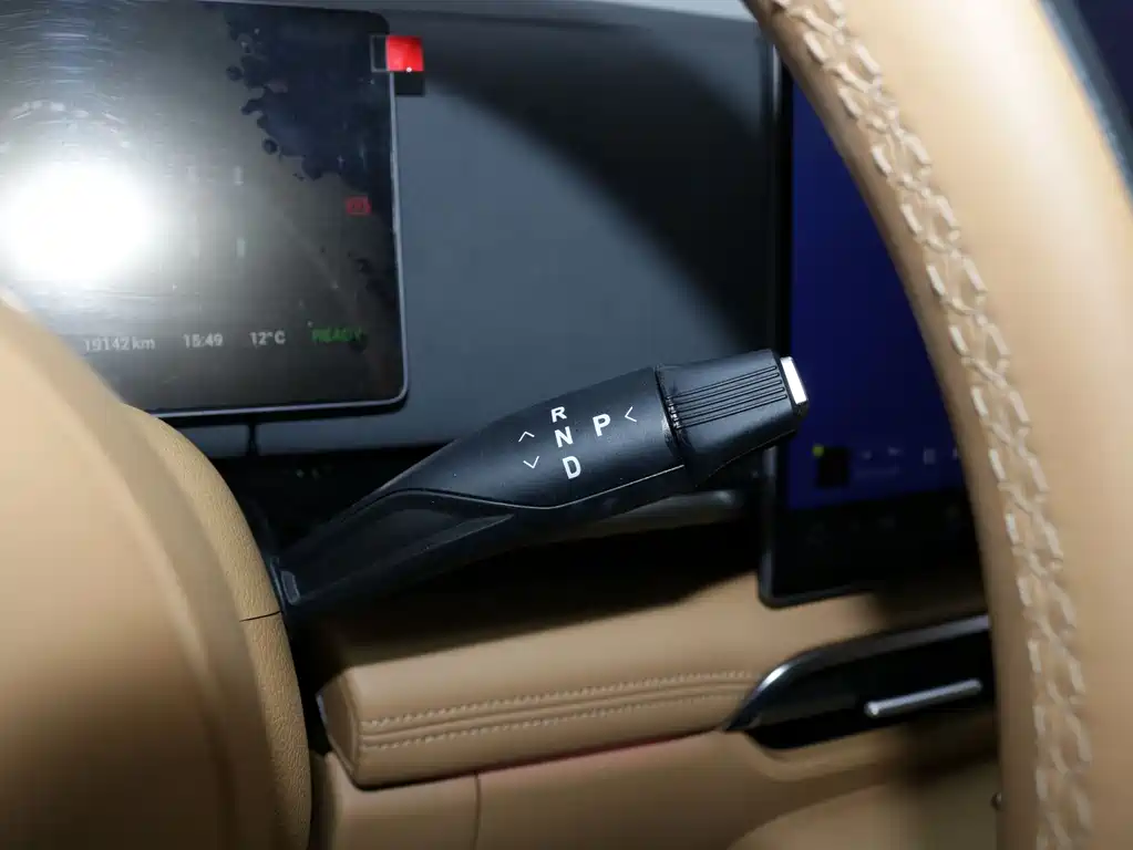 Lantu Automobile Lantu Dreamer 2025 PHEV AWD Flagship Kunpeng Edition 2024 - thumbnail 17