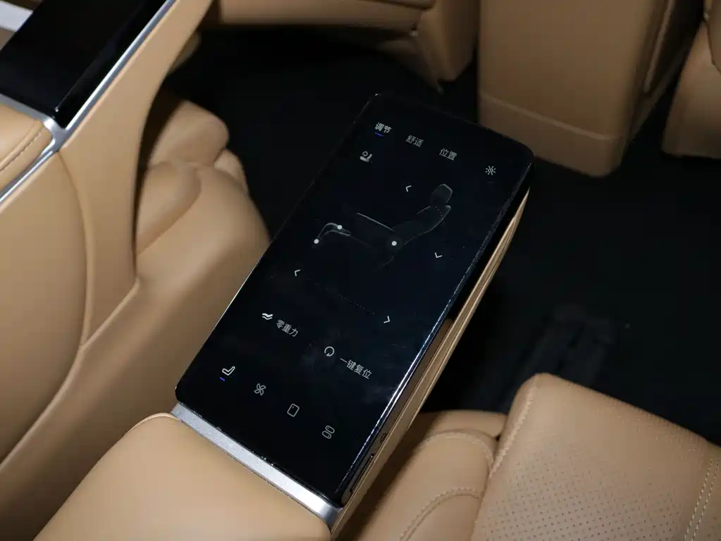 Lantu Automobile Lantu Dreamer 2025 PHEV AWD Flagship Kunpeng Edition 2024 - thumbnail 23