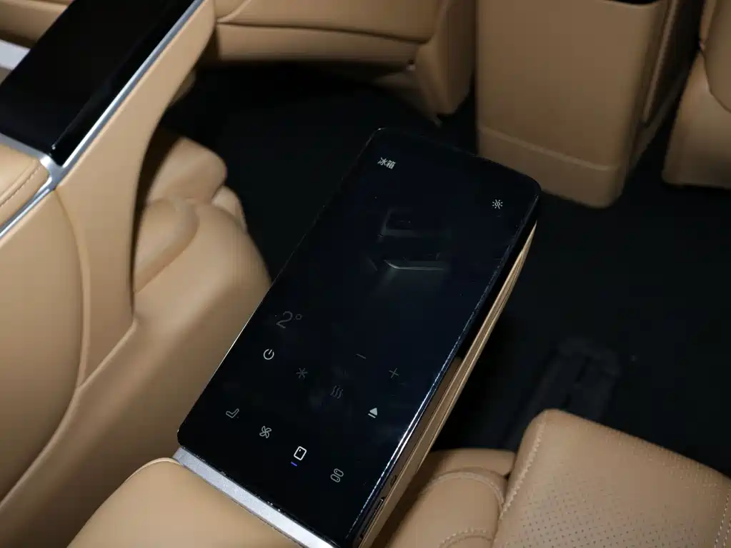 Lantu Automobile Lantu Dreamer 2025 PHEV AWD Flagship Kunpeng Edition 2024 - thumbnail 24