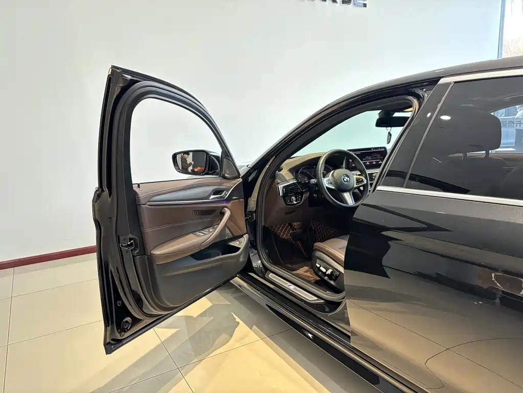 BMW BMW 5 Series 2022 Facelift 3 530Li Premium M Sport Package 2023 - thumbnail 10
