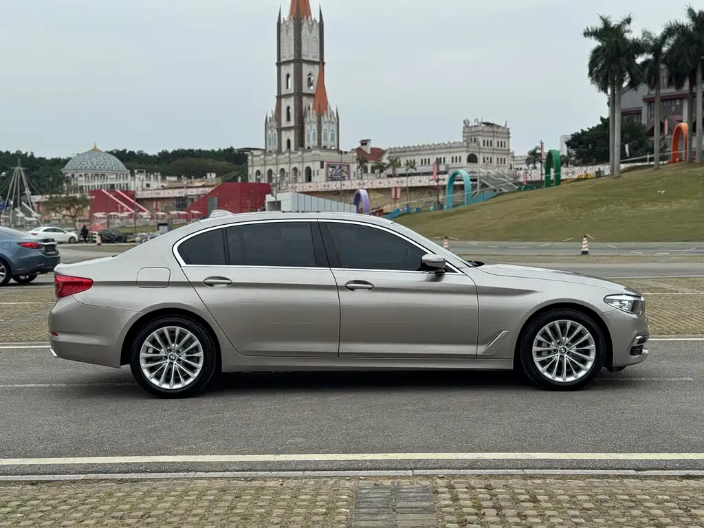 BMW BMW 5 Series 2019 Facelift 530Li Luxury Package 2019 - thumbnail 4