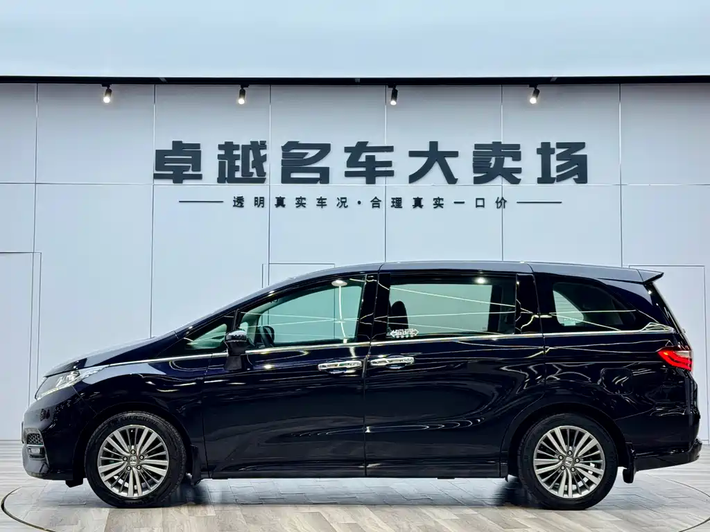 Honda Honda Odyssey 2018 2.4L Luxury Edition 2019 - thumbnail 4