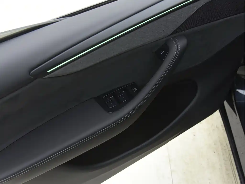 Tesla Model Y 2025 Long Range All-Wheel Drive First Edition 2025 - thumbnail 11