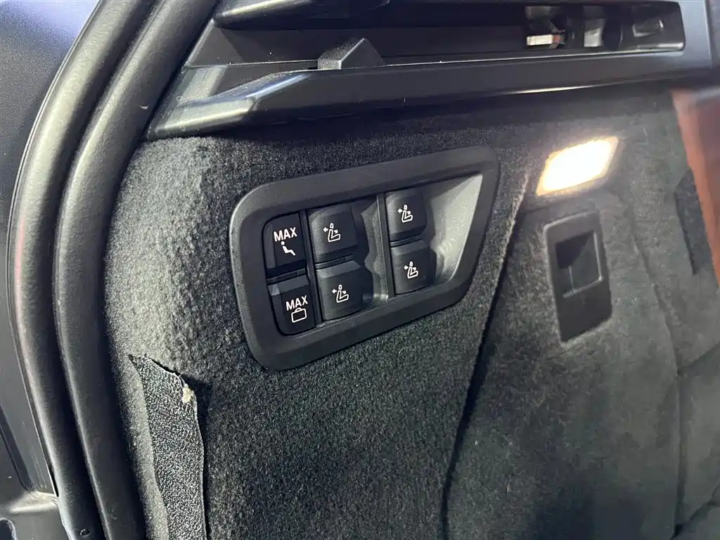 BMW BMW X7 xDrive40i M Sport Package Premium 2023 - thumbnail 28
