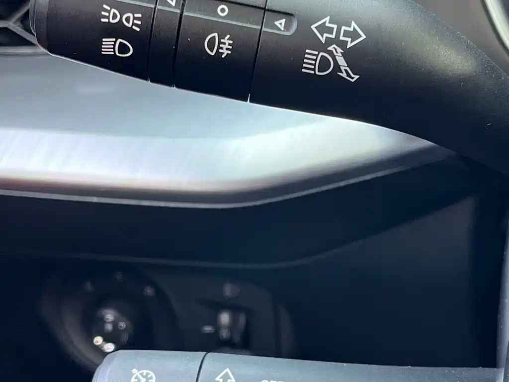 MG MG 5 2022 180DVVT CVT Youth Luxury Edition 2022 - thumbnail 24