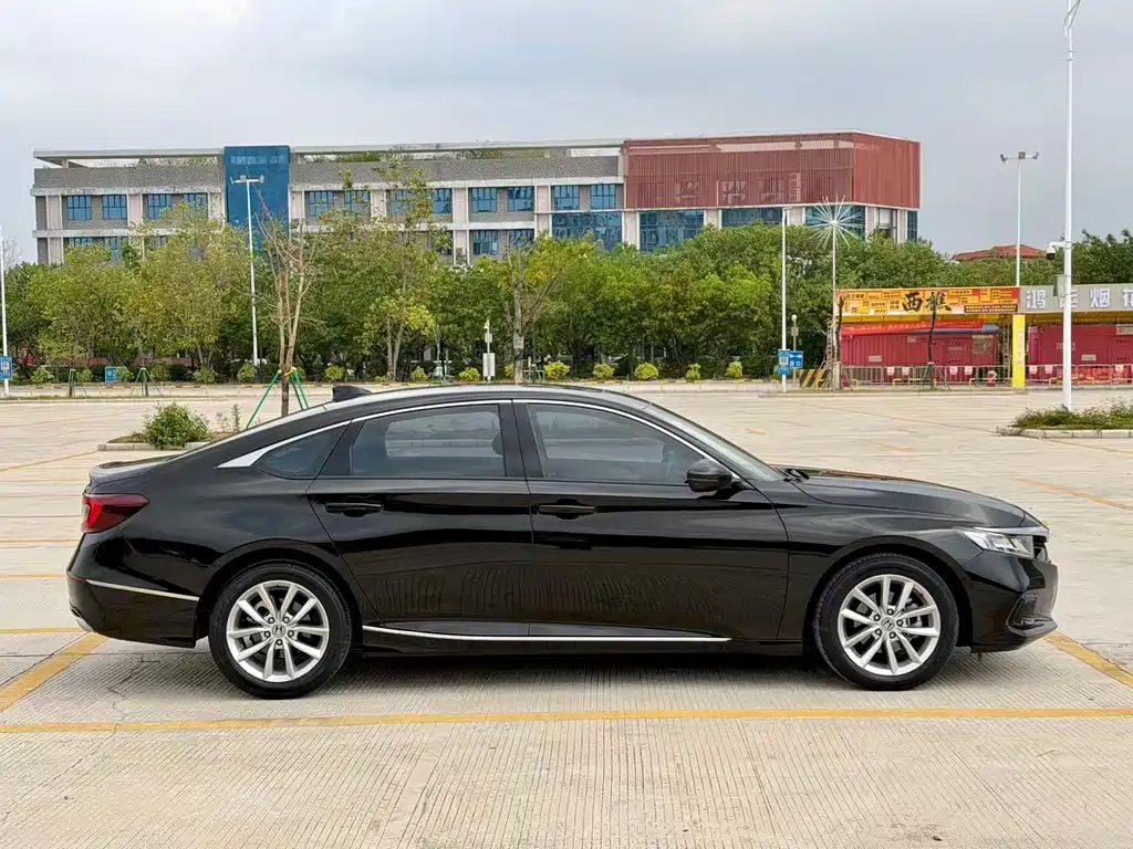 Honda Honda Accord 2022 260TURBO Luxury Edition 2023 - thumbnail 7