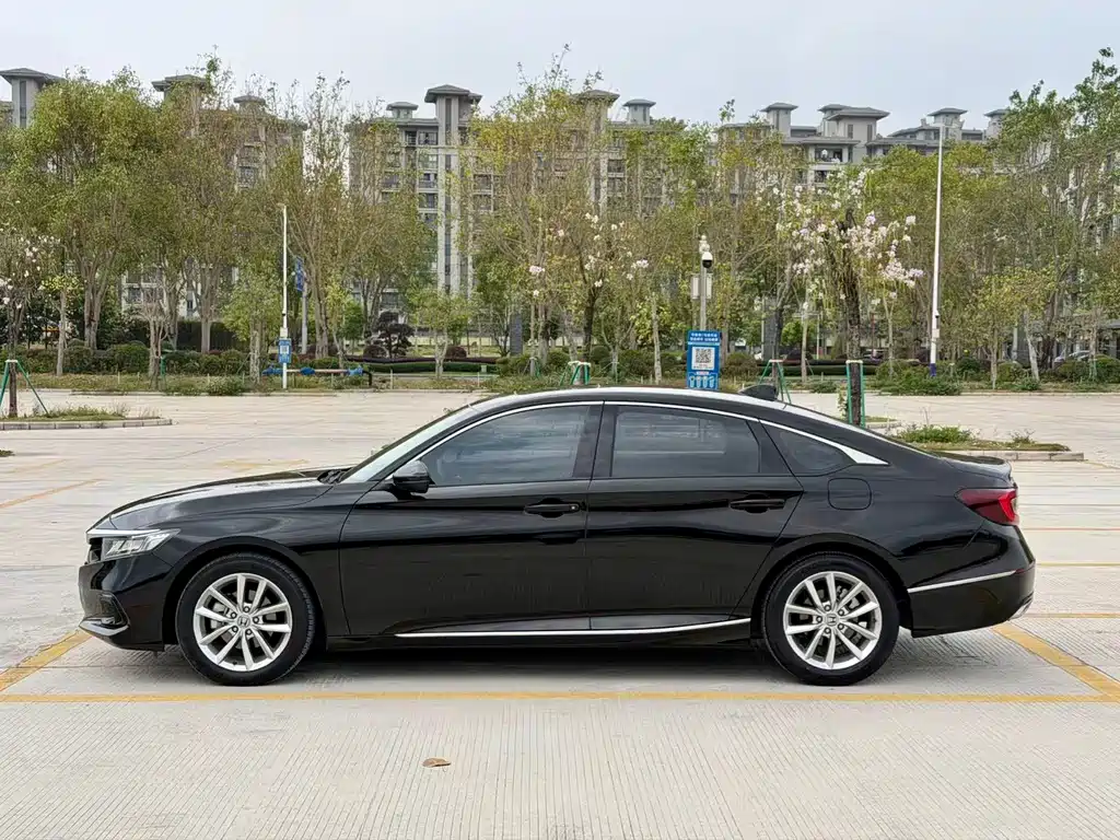 Honda Honda Accord 2022 260TURBO Luxury Edition 2023 - thumbnail 8