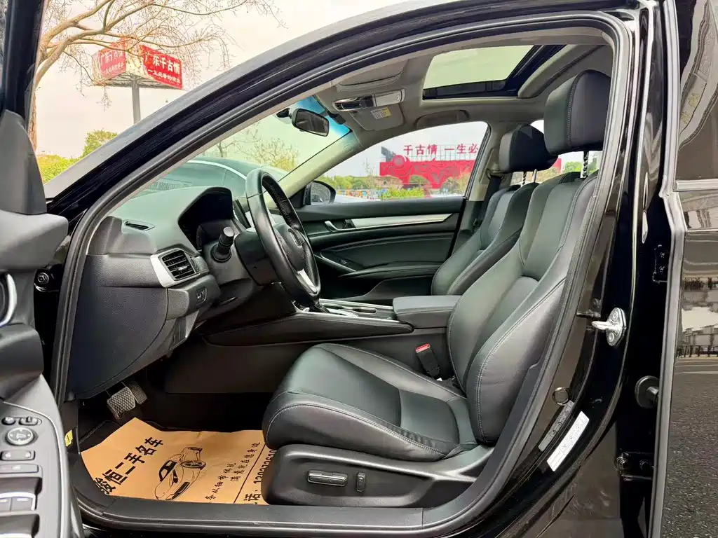 Honda Honda Accord 2022 260TURBO Luxury Edition 2023 - thumbnail 11
