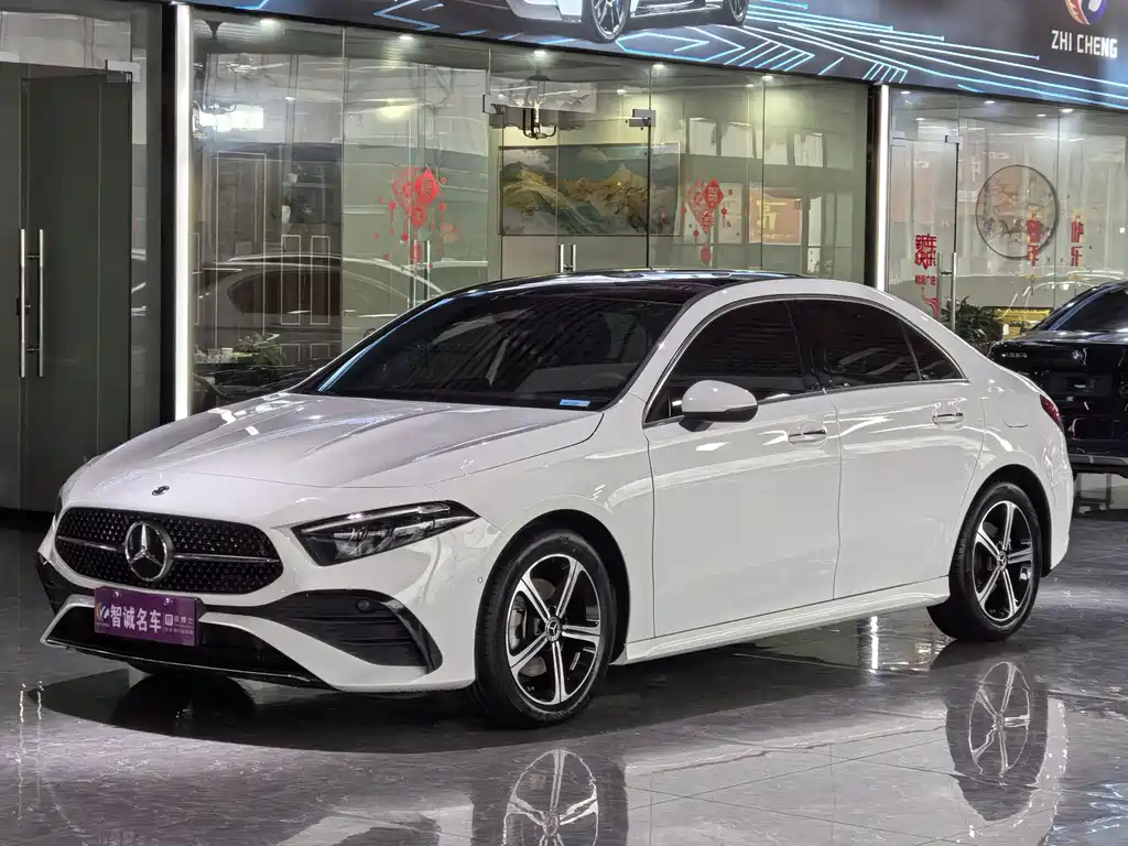 Mercedes-Benz Mercedes-Benz A-Class 2024 Facelift A 200 L Fashion Edition 2025