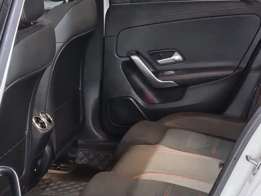 Mercedes-Benz Mercedes-Benz A-Class 2024 Facelift A 200 L Fashion Edition 2025 - thumbnail 5