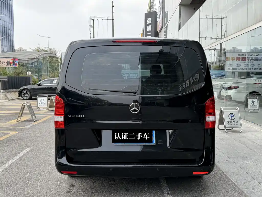 Mercedes-Benz Vito 2021 2.0T Business Edition 7-seater 2021 - thumbnail 4