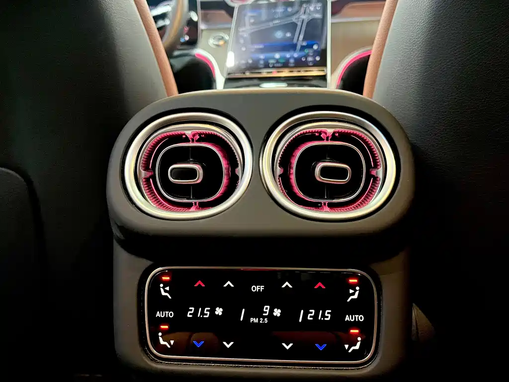 Mercedes-Benz Mercedes-Benz GLC 2023 GLC 300 L 4MATIC Dynamic Model 5-Seat 2023 - thumbnail 9