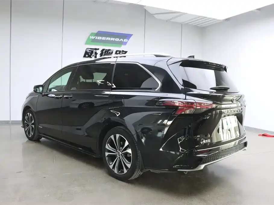 Toyota Toyota Granvia 2022 2.5L Hybrid Premium Edition 2023 - thumbnail 6