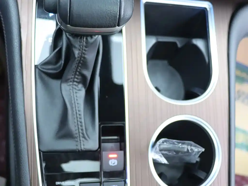 Toyota Toyota Granvia 2022 2.5L Hybrid Premium Edition 2023 - thumbnail 10