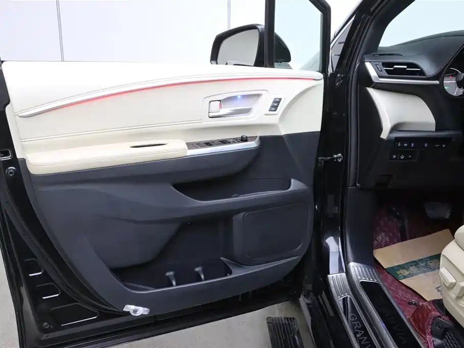 Toyota Toyota Granvia 2022 2.5L Hybrid Premium Edition 2023 - thumbnail 11