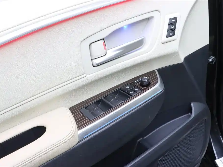 Toyota Toyota Granvia 2022 2.5L Hybrid Premium Edition 2023 - thumbnail 12