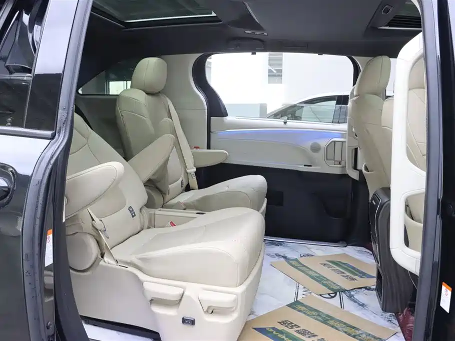 Toyota Toyota Granvia 2022 2.5L Hybrid Premium Edition 2023 - thumbnail 17
