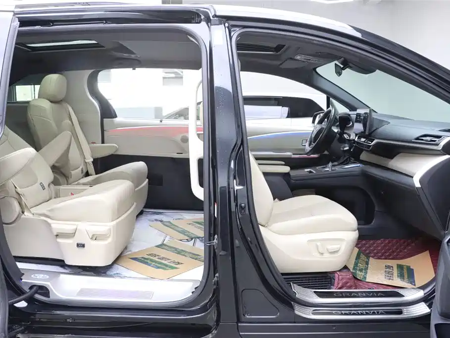 Toyota Toyota Granvia 2022 2.5L Hybrid Premium Edition 2023 - thumbnail 18