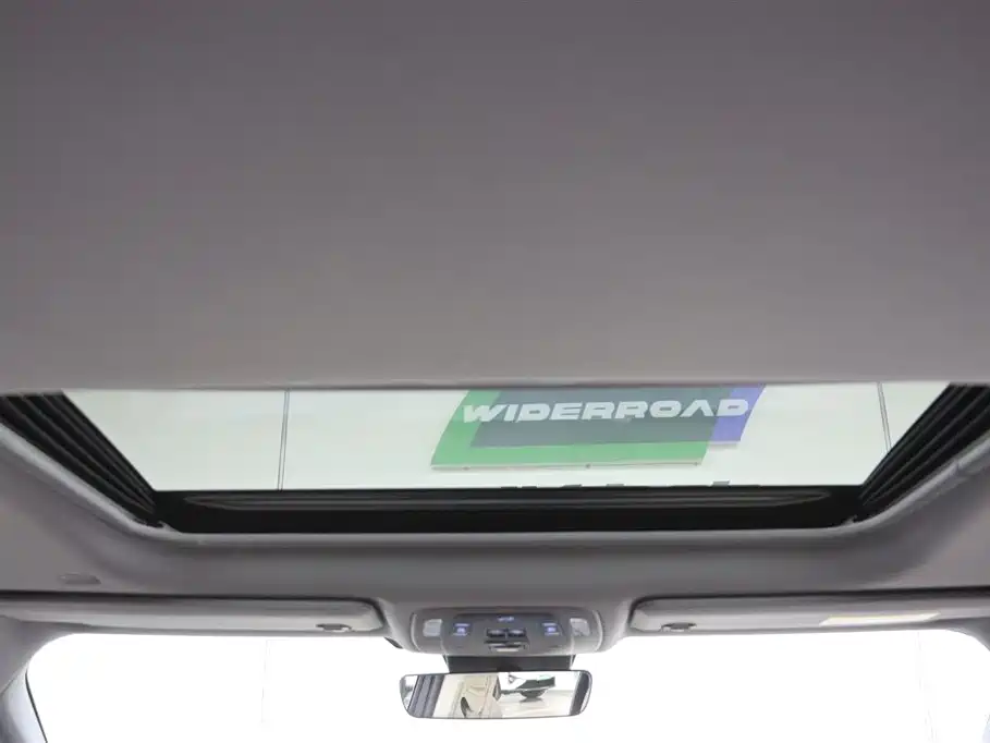 Toyota Toyota Granvia 2022 2.5L Hybrid Premium Edition 2023 - thumbnail 21