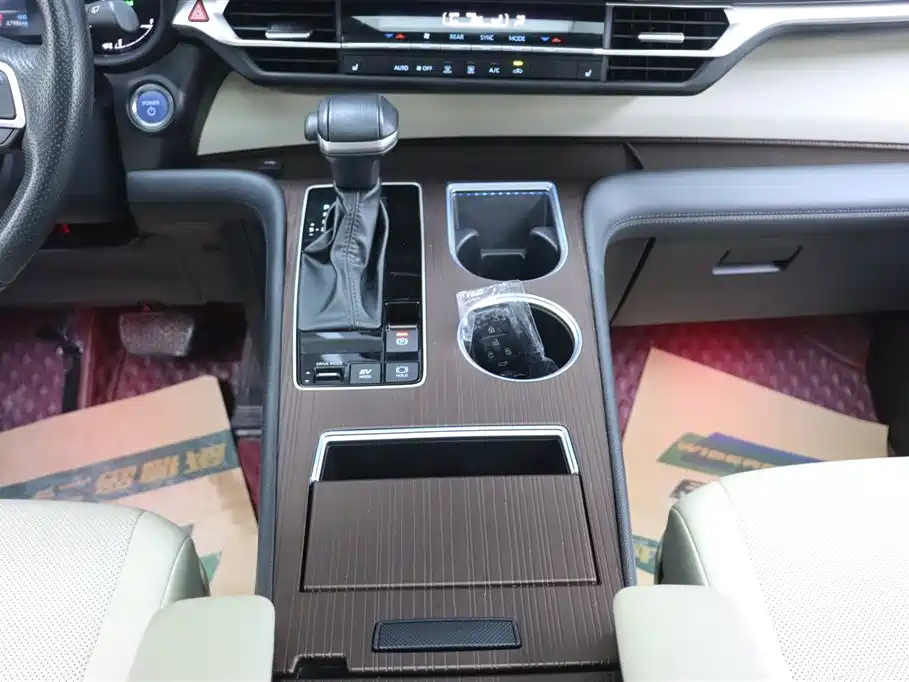 Toyota Toyota Granvia 2022 2.5L Hybrid Premium Edition 2023 - thumbnail 23