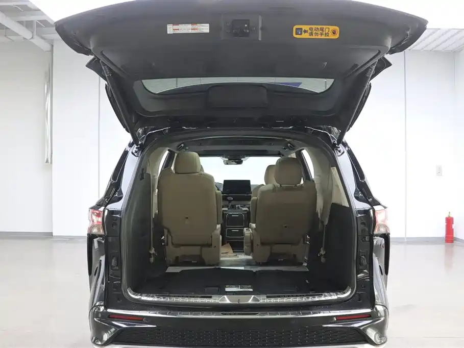 Toyota Toyota Granvia 2022 2.5L Hybrid Premium Edition 2023 - thumbnail 28
