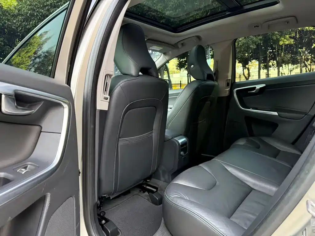 Volvo Volvo XC60 2016 T5 Momentum 2015 - thumbnail 24