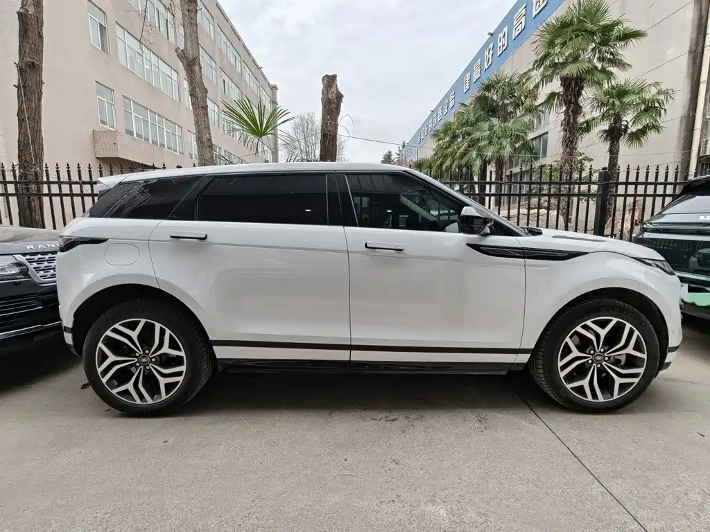 Land Rover Range Rover Evoque 2024 Range Rover Evoque L SE Prestige Light Edition 2025 - thumbnail 2