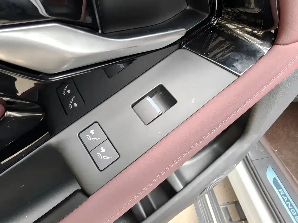 Land Rover Range Rover Evoque 2024 Range Rover Evoque L SE Prestige Light Edition 2025 - thumbnail 8