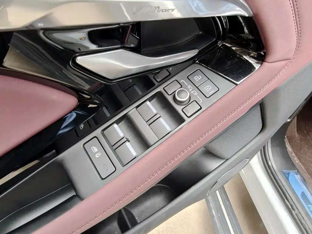 Land Rover Range Rover Evoque 2024 Range Rover Evoque L SE Prestige Light Edition 2025 - thumbnail 11