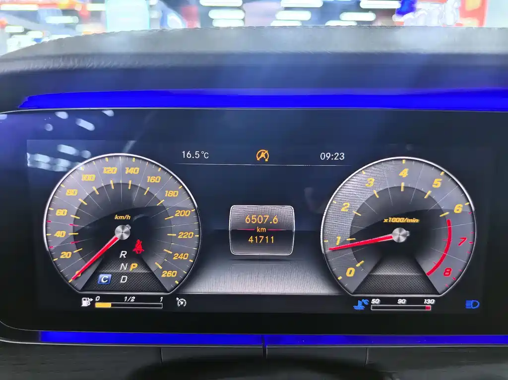 Mercedes-Benz Mercedes-Benz E-Class 2020 Facelift E 300 L Sport Style 2020 - thumbnail 4