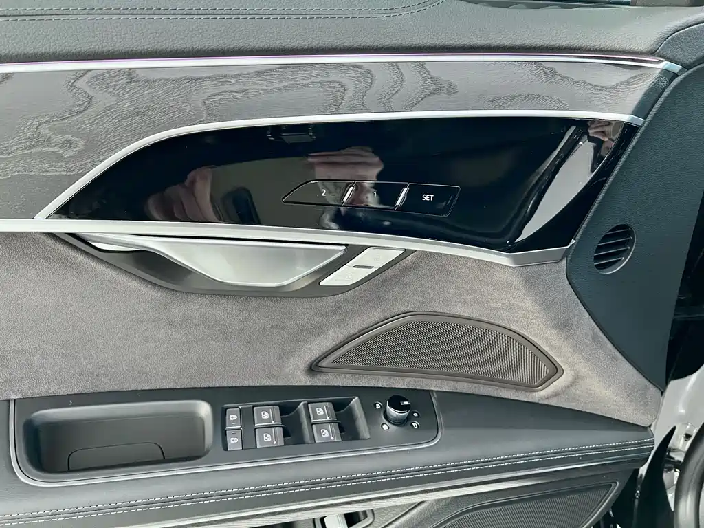 Audi Audi A8 2024 A8L 50 TFSI quattro Premium Selection 2025 - thumbnail 23