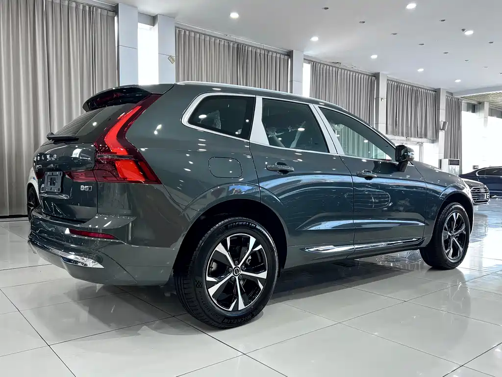 Volvo Volvo XC60 2026 B5 AWD Momentum Luxury Edition 2026 - thumbnail 3