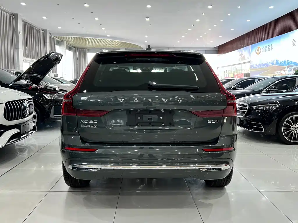 Volvo Volvo XC60 2026 B5 AWD Momentum Luxury Edition 2026 - thumbnail 4