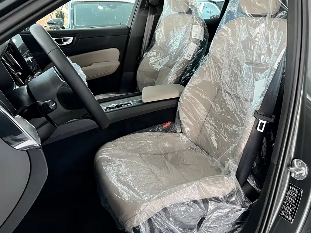 Volvo Volvo XC60 2026 B5 AWD Momentum Luxury Edition 2026 - thumbnail 5