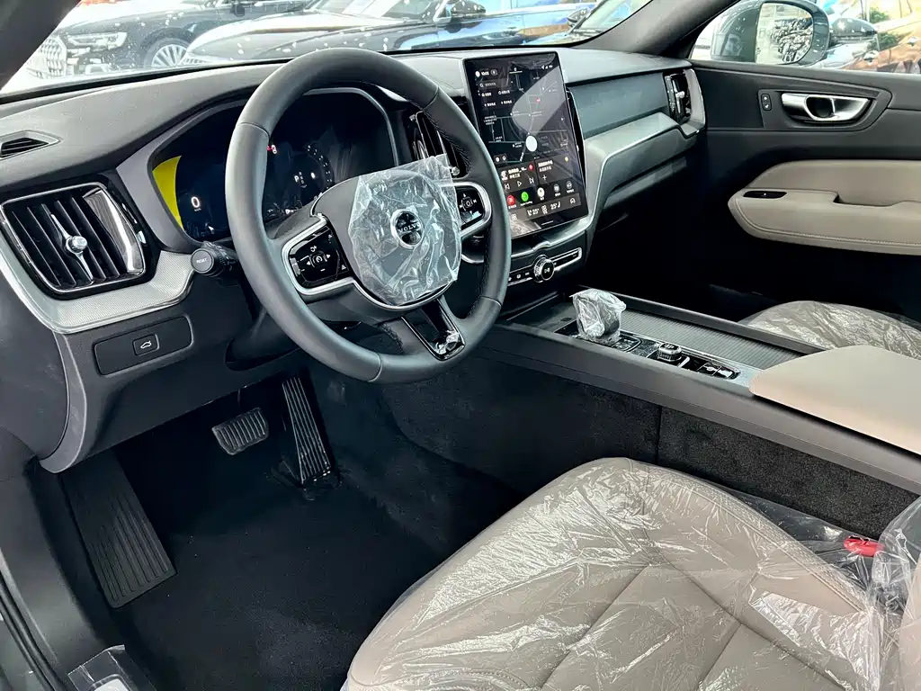 Volvo Volvo XC60 2026 B5 AWD Momentum Luxury Edition 2026 - thumbnail 6