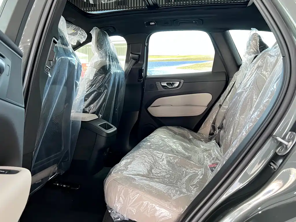 Volvo Volvo XC60 2026 B5 AWD Momentum Luxury Edition 2026 - thumbnail 9