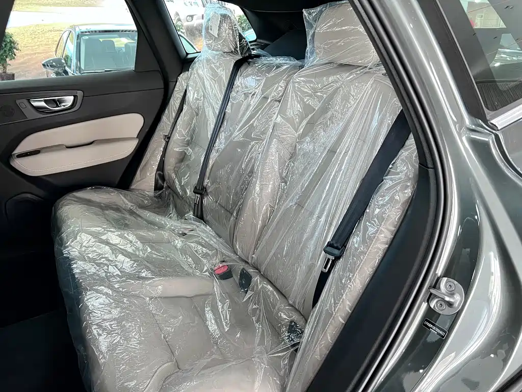 Volvo Volvo XC60 2026 B5 AWD Momentum Luxury Edition 2026 - thumbnail 10