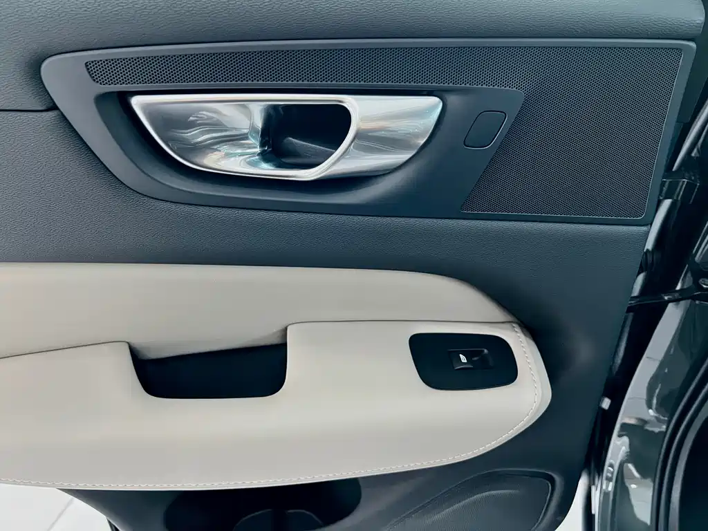 Volvo Volvo XC60 2026 B5 AWD Momentum Luxury Edition 2026 - thumbnail 18